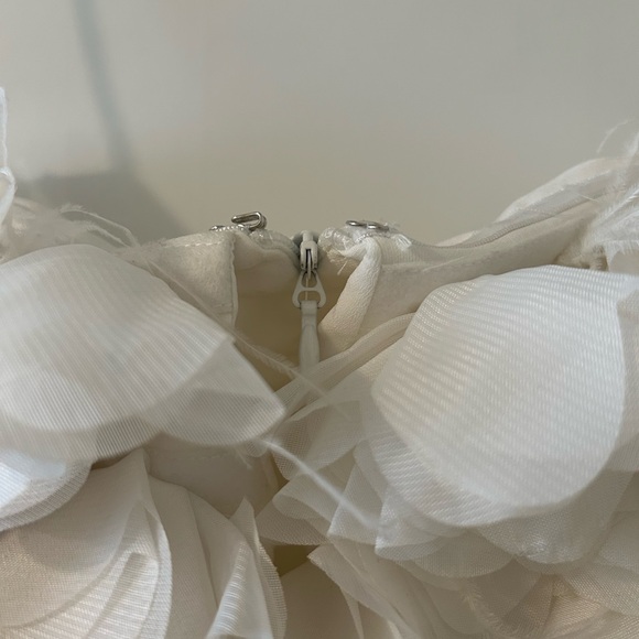 Elegant White Mini dress - Picture 6 of 7